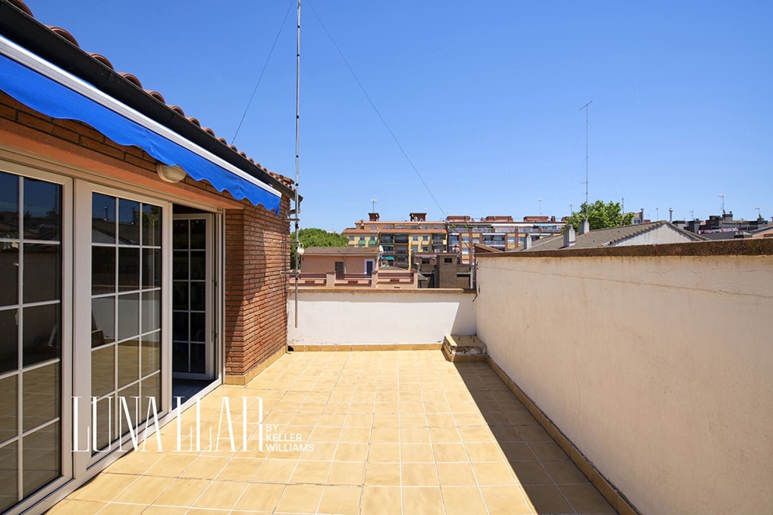 5 bedroom Villa for sale in Castelldefels with pool garage - € 1,399,000 (Ref: 9878160)