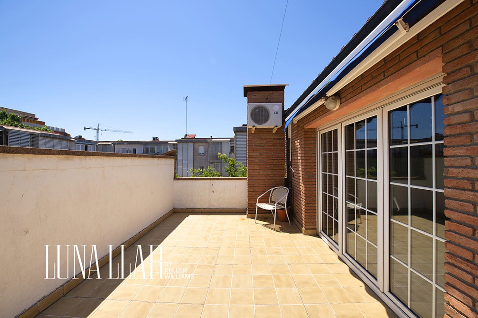 5 bedroom Villa for sale in Castelldefels with pool garage - € 1,399,000 (Ref: 9878160)