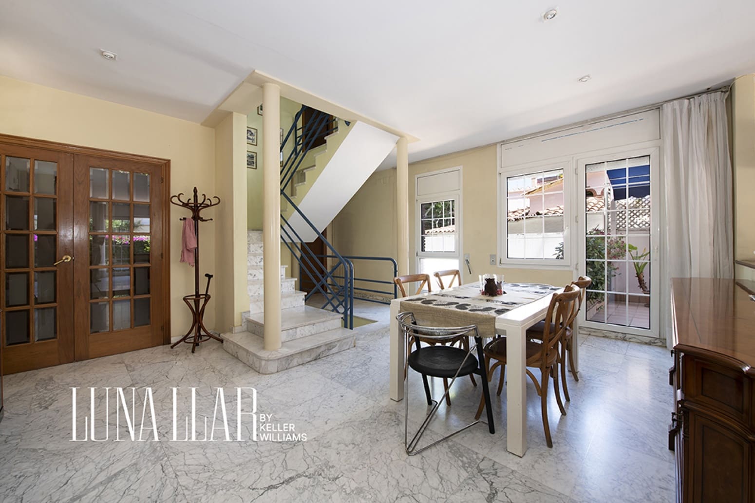 5 bedroom Villa for sale in Castelldefels with pool garage - € 1,399,000 (Ref: 9878160)