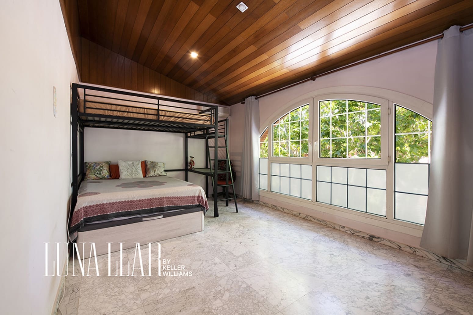 5 bedroom Villa for sale in Castelldefels with pool garage - € 1,399,000 (Ref: 9878160)