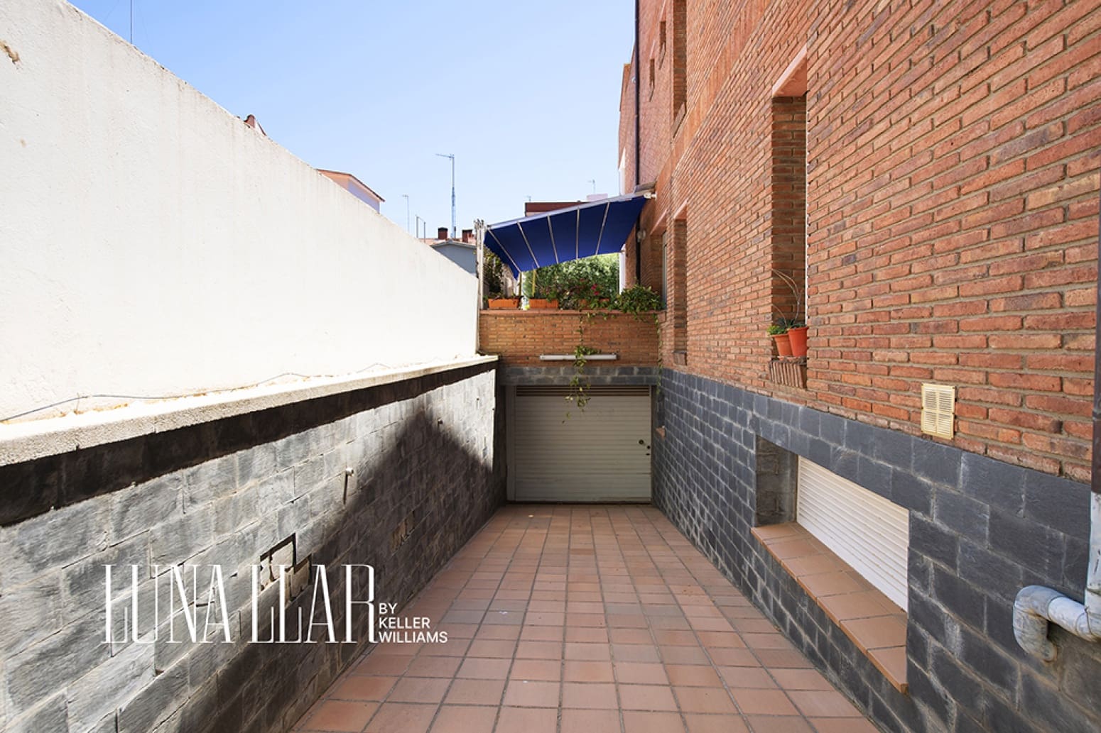 5 bedroom Villa for sale in Castelldefels with pool garage - € 1,399,000 (Ref: 9878160)