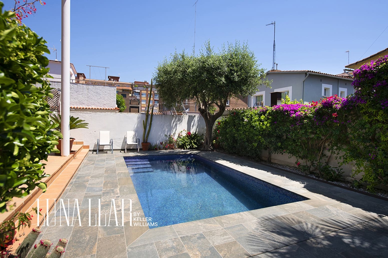 5 bedroom Villa for sale in Castelldefels with pool garage - € 1,399,000 (Ref: 9878160)