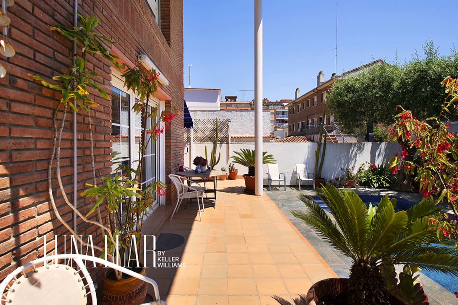5 bedroom Villa for sale in Castelldefels with pool garage - € 1,399,000 (Ref: 9878160)