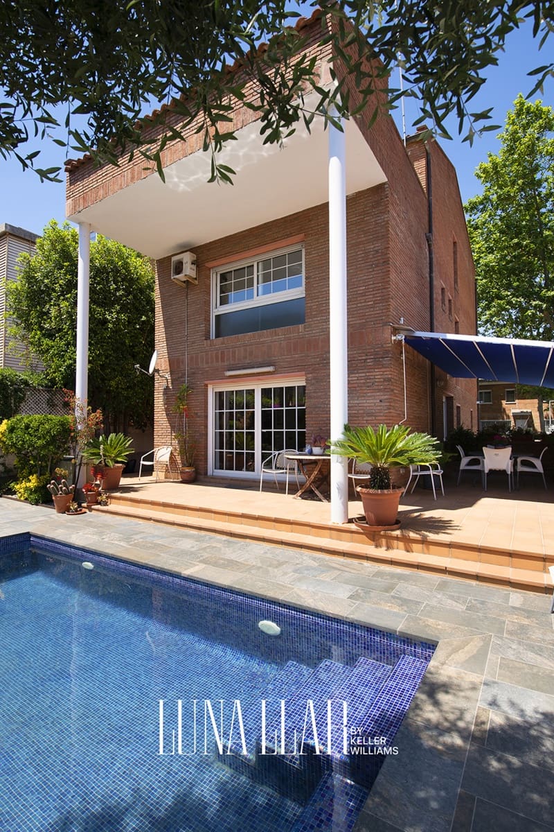 5 bedroom Villa for sale in Castelldefels with pool garage - € 1,399,000 (Ref: 9878160)