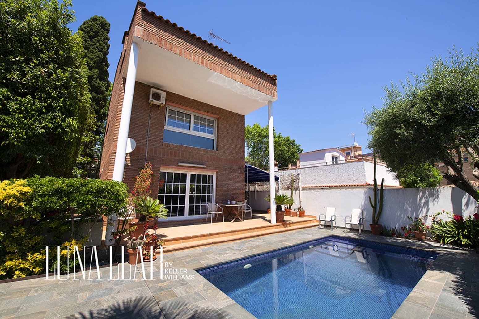 5 bedroom Villa for sale in Castelldefels with pool garage - € 1,399,000 (Ref: 9878160)