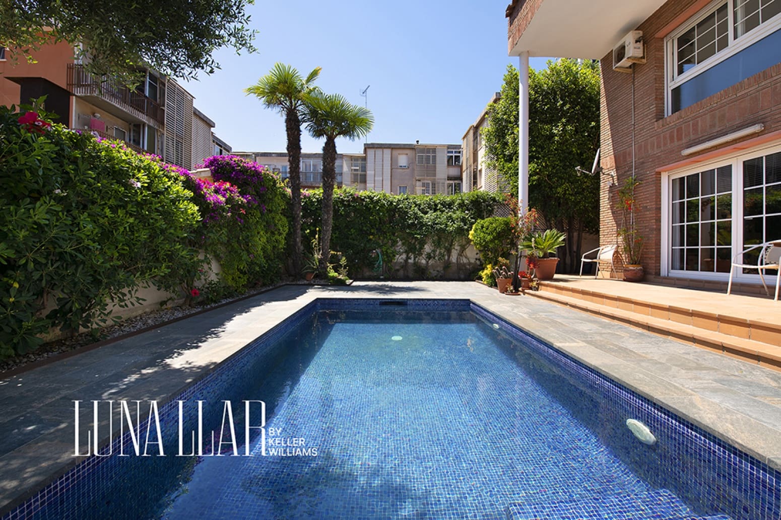 5 bedroom Villa for sale in Castelldefels with pool garage - € 1,399,000 (Ref: 9878160)