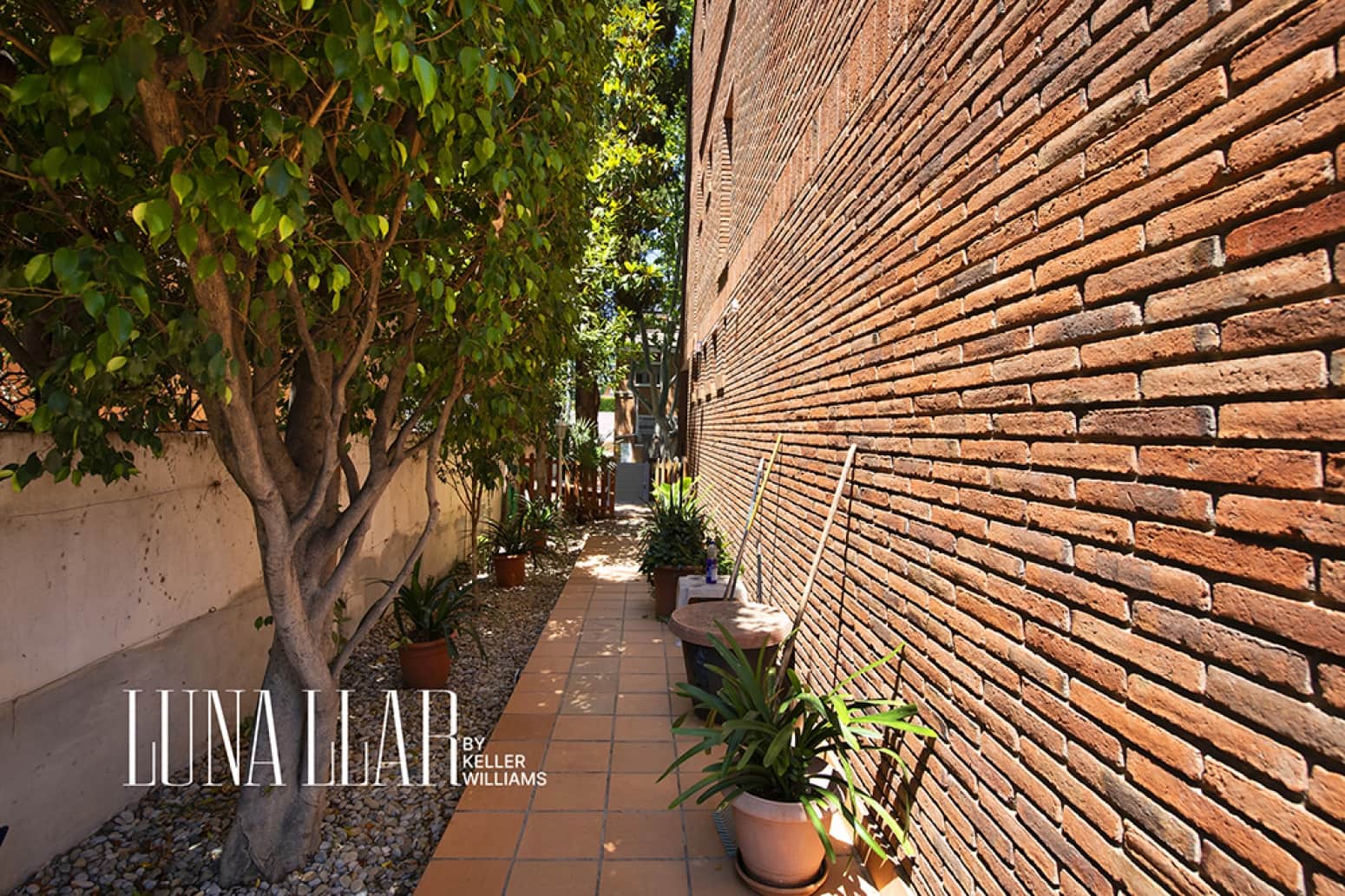 5 bedroom Villa for sale in Castelldefels with pool garage - € 1,399,000 (Ref: 9878160)