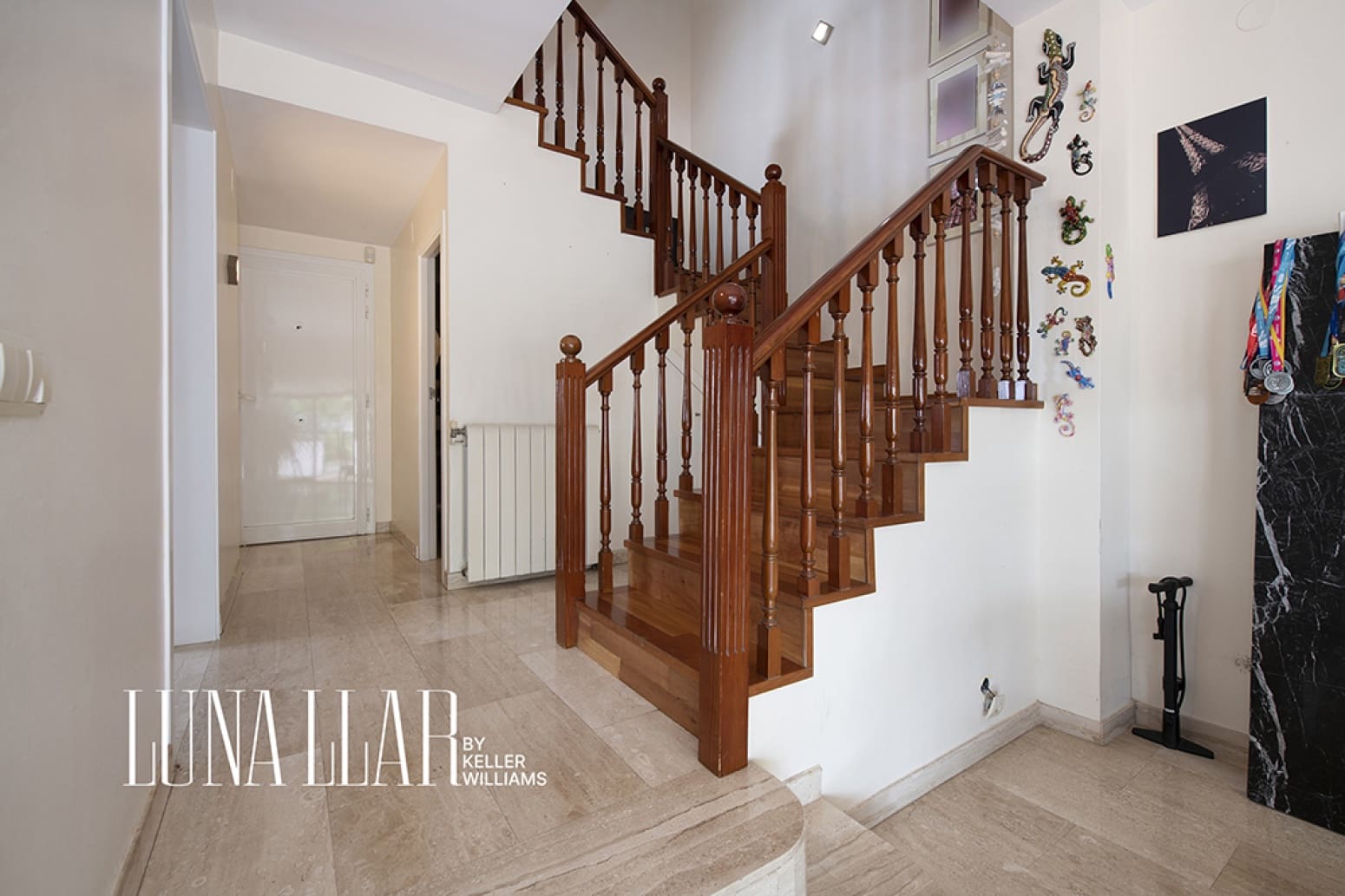 3 bedroom Villa for sale in Castelldefels with garage - € 890,000 (Ref: 9928934)