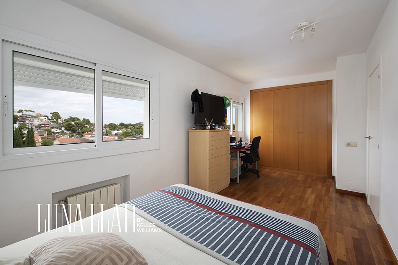 3 bedroom Villa for sale in Castelldefels with garage - € 890,000 (Ref: 9928934)