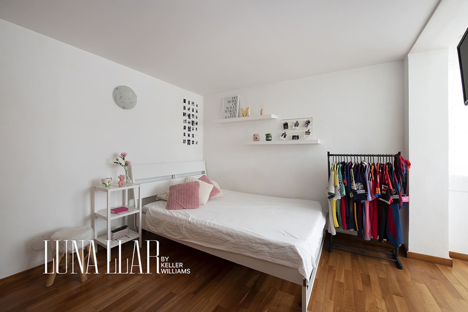 3 bedroom Villa for sale in Castelldefels with garage - € 890,000 (Ref: 9928934)