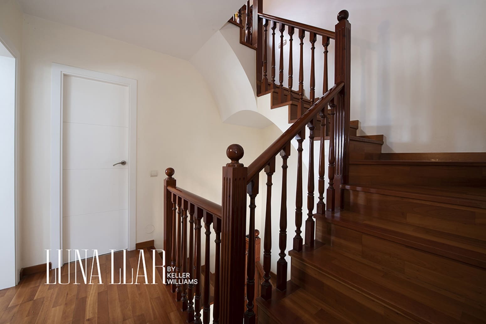 3 bedroom Villa for sale in Castelldefels with garage - € 890,000 (Ref: 9928934)