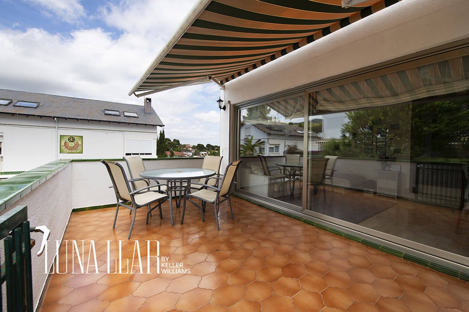 3 bedroom Villa for sale in Castelldefels with garage - € 890,000 (Ref: 9928934)