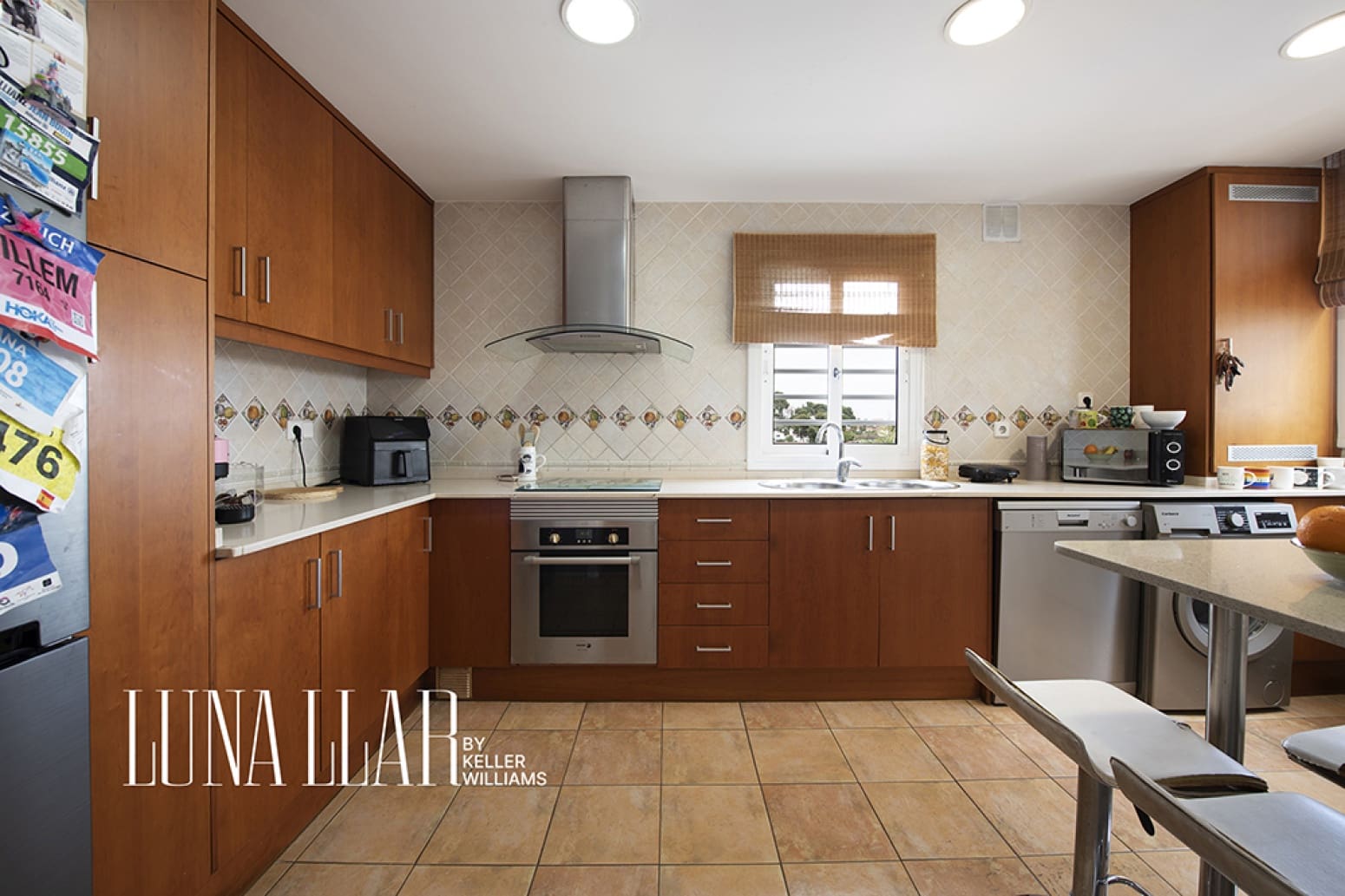 3 bedroom Villa for sale in Castelldefels with garage - € 890,000 (Ref: 9928934)