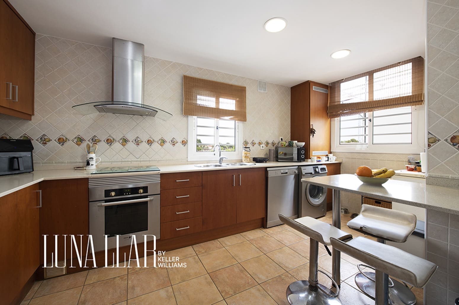 3 bedroom Villa for sale in Castelldefels with garage - € 890,000 (Ref: 9928934)