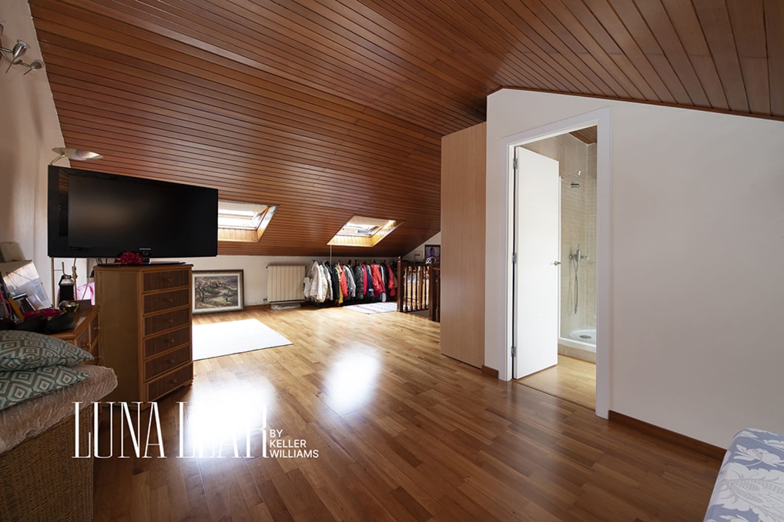 3 bedroom Villa for sale in Castelldefels with garage - € 890,000 (Ref: 9928934)