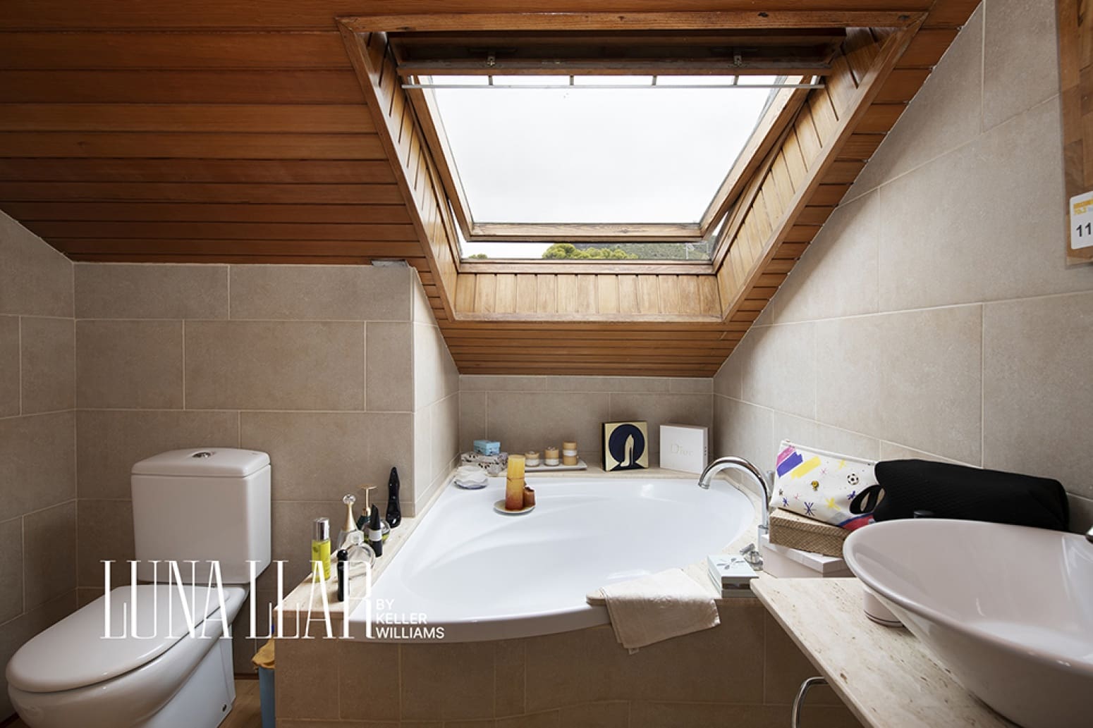 3 bedroom Villa for sale in Castelldefels with garage - € 890,000 (Ref: 9928934)