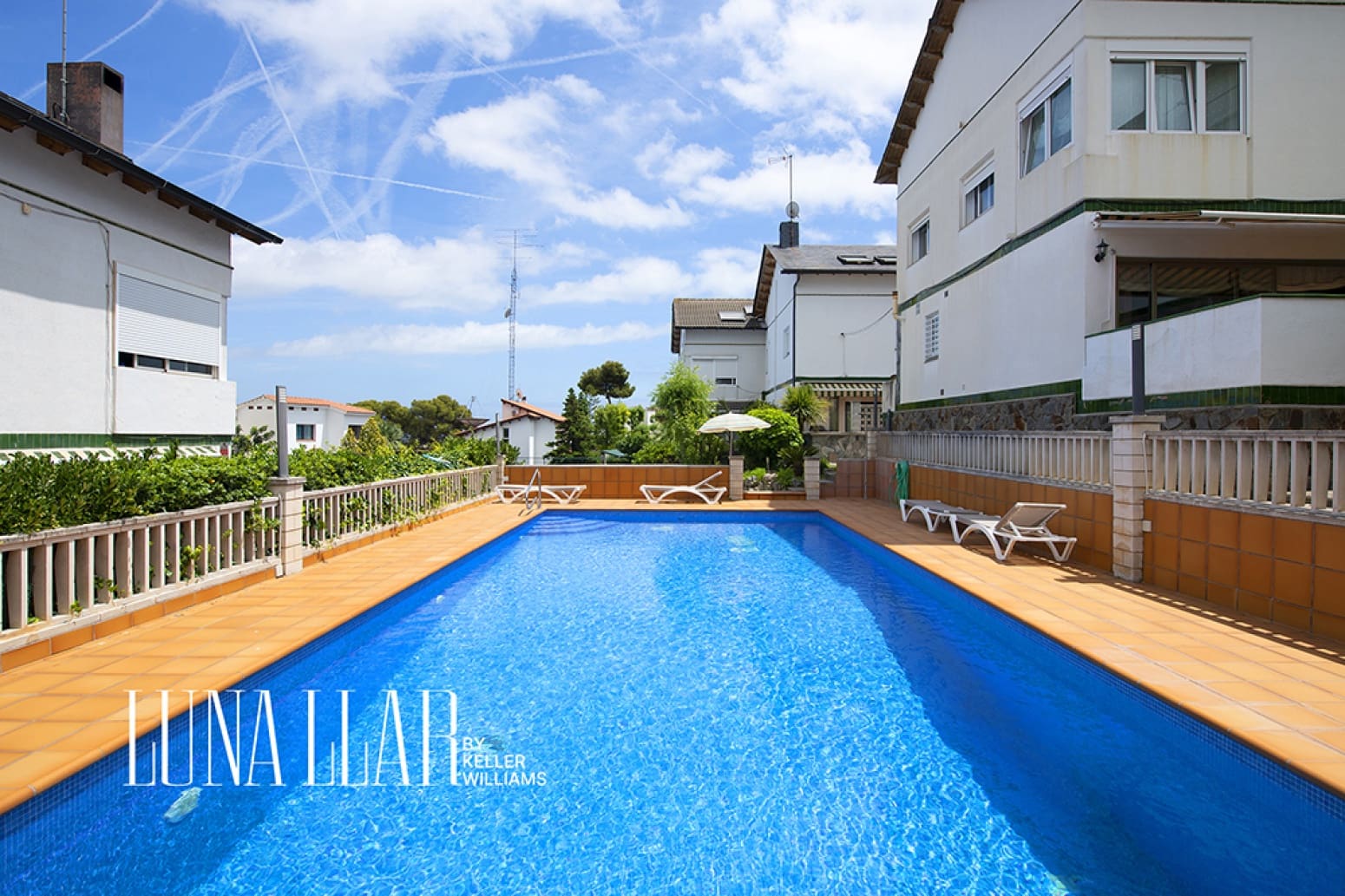 3 bedroom Villa for sale in Castelldefels with garage - € 890,000 (Ref: 9928934)