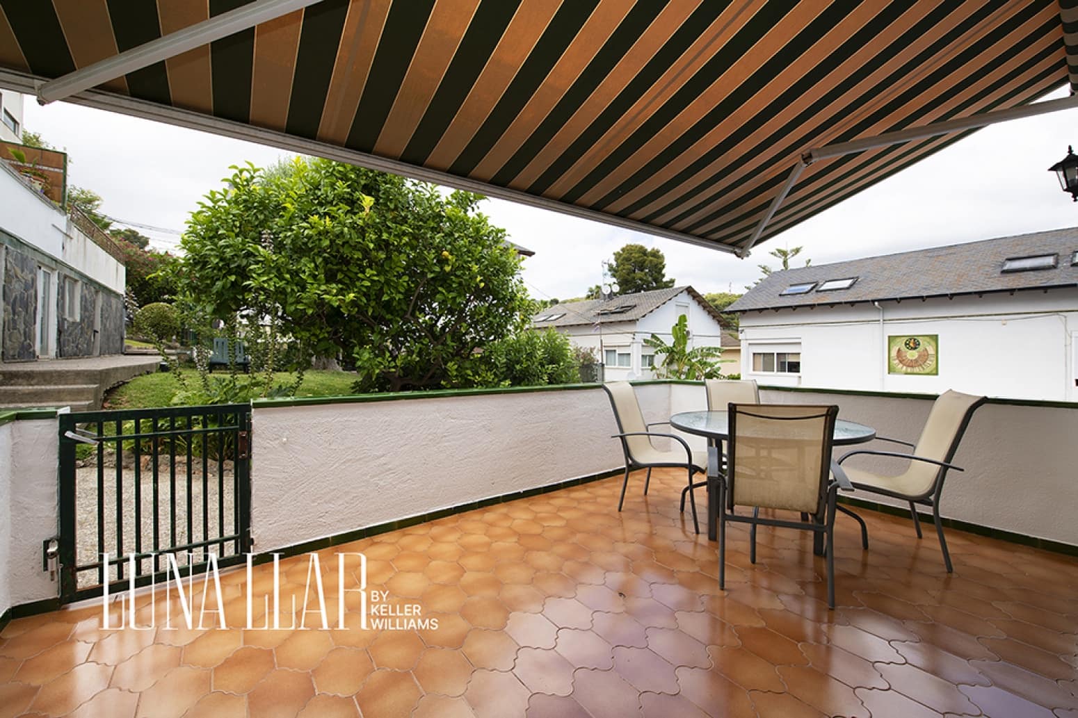3 bedroom Villa for sale in Castelldefels with garage - € 890,000 (Ref: 9928934)