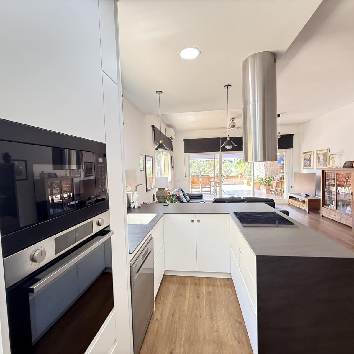 4 bedroom Villa for sale in Sitges with garage - € 840,000 (Ref: 9933697)
