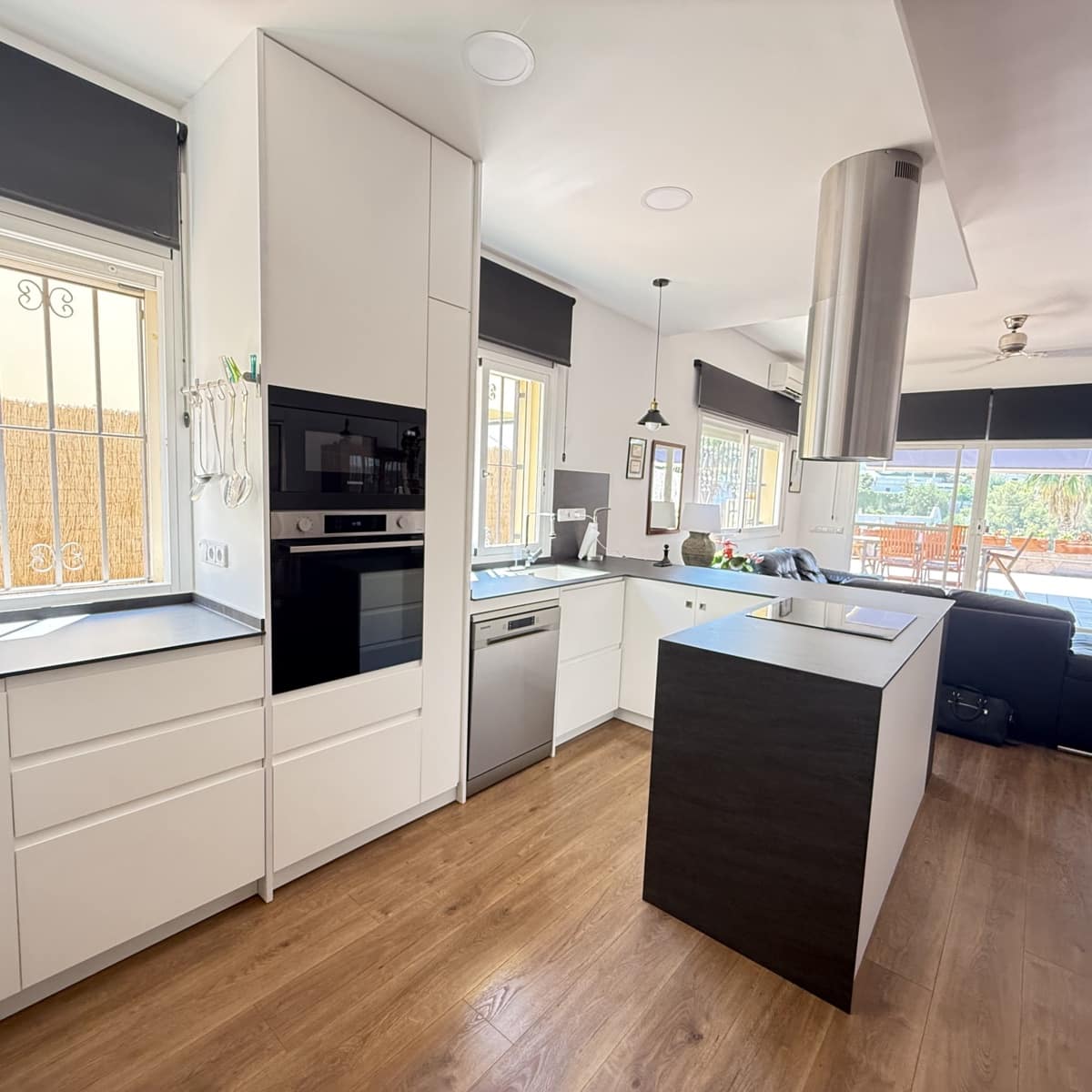4 bedroom Villa for sale in Sitges with garage - € 840,000 (Ref: 9933697)