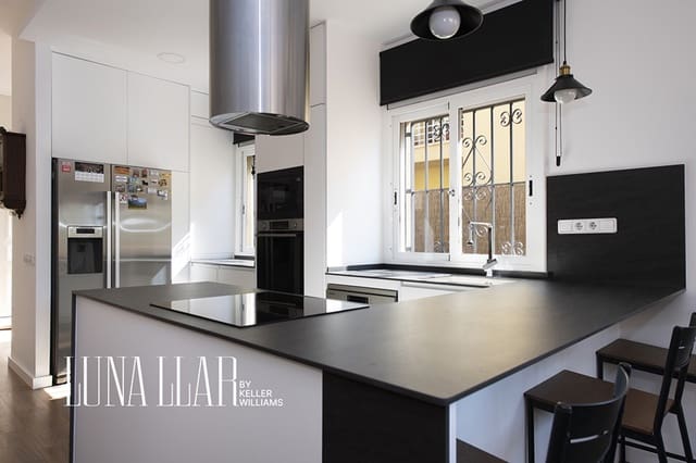 4 soverom Villa til salgs i Sitges med garasje - € 840 000 (Ref: 9933697)