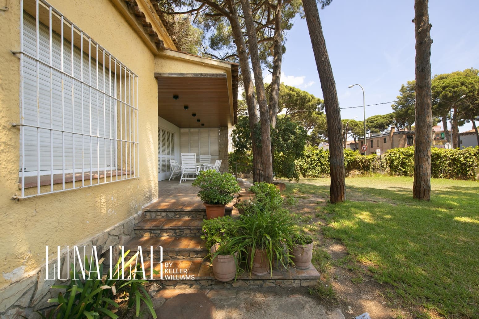 5 bedroom Villa for sale in Castelldefels with garage - € 1,150,000 (Ref: 9939526)
