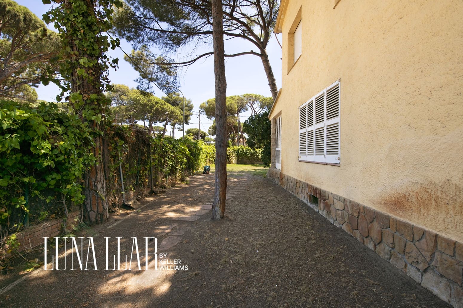 5 bedroom Villa for sale in Castelldefels with garage - € 1,150,000 (Ref: 9939526)