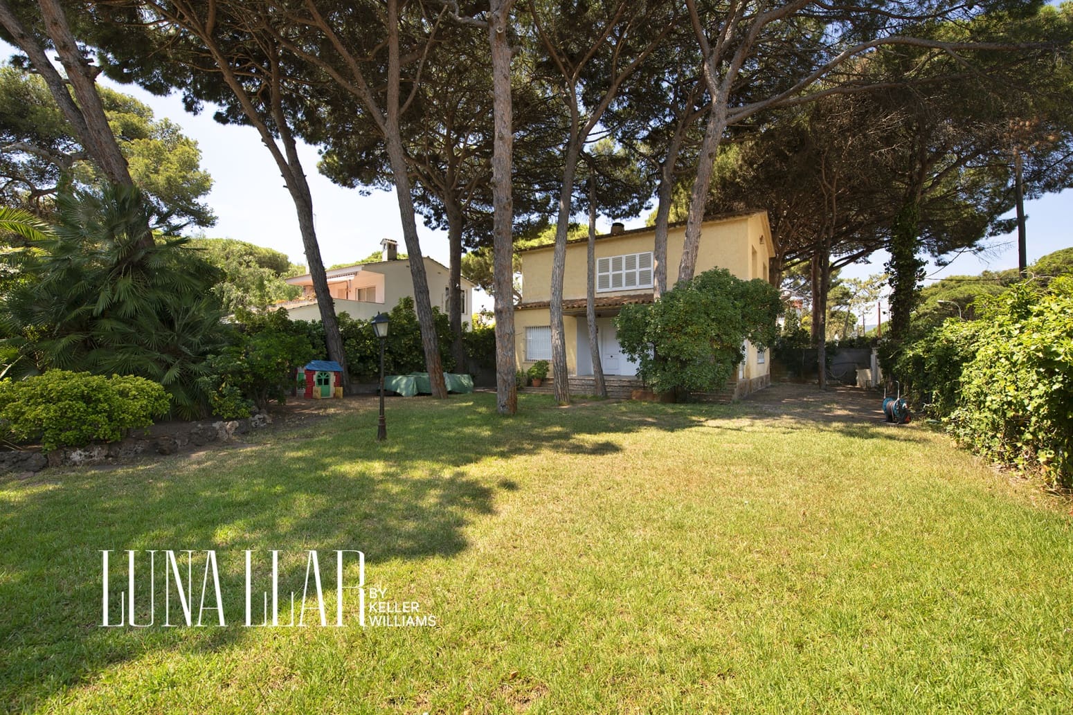 5 bedroom Villa for sale in Castelldefels with garage - € 1,150,000 (Ref: 9939526)