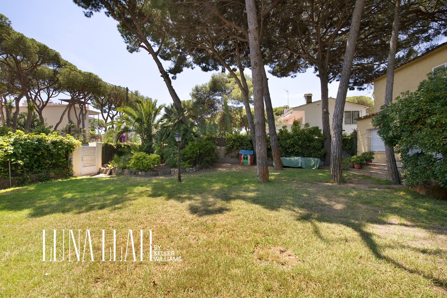 5 bedroom Villa for sale in Castelldefels with garage - € 1,150,000 (Ref: 9939526)