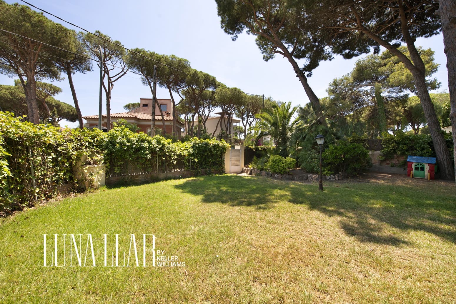 5 bedroom Villa for sale in Castelldefels with garage - € 1,150,000 (Ref: 9939526)