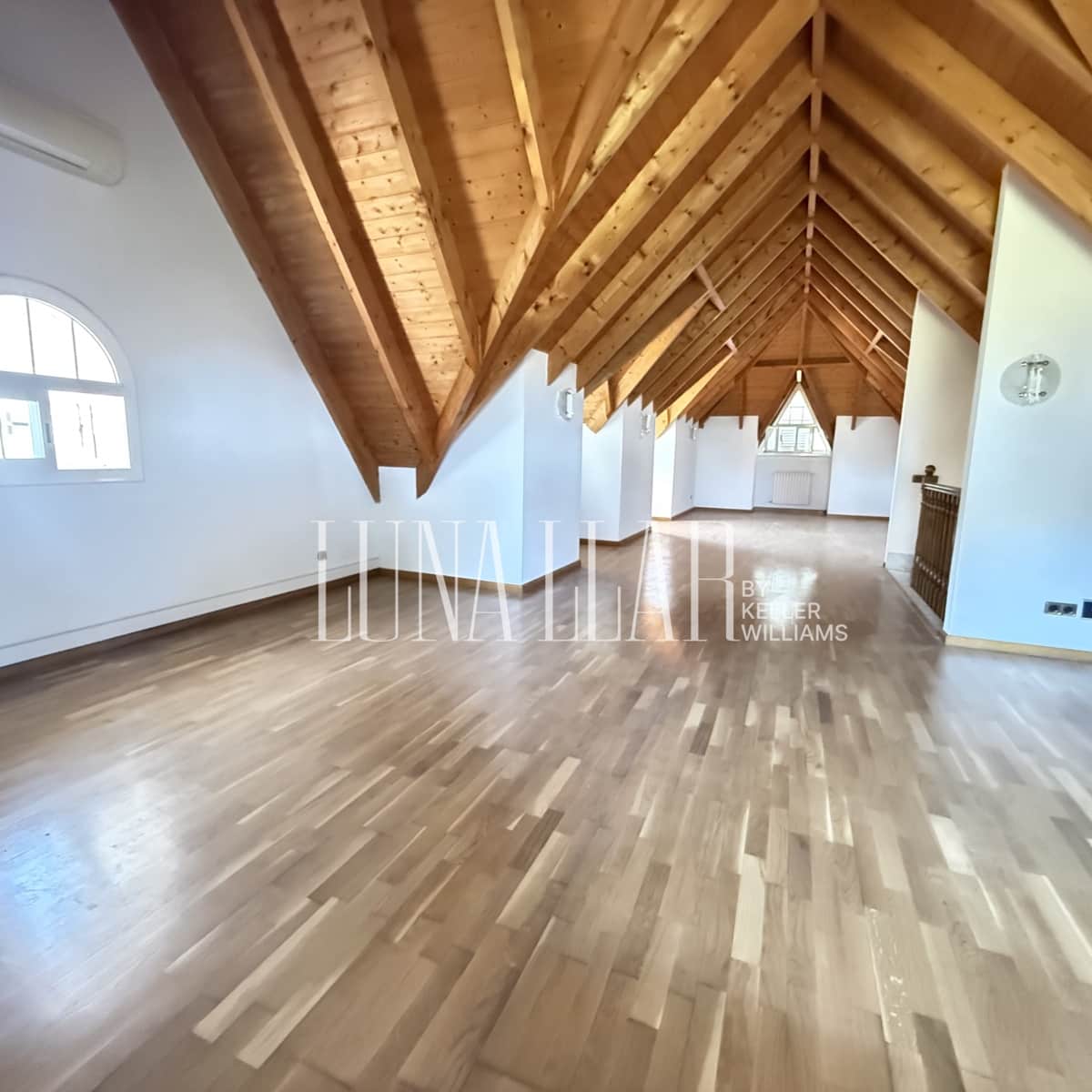 6 quarto Moradia para venda em Gava com piscina garagem - 995 000 € (Ref: 9941844)