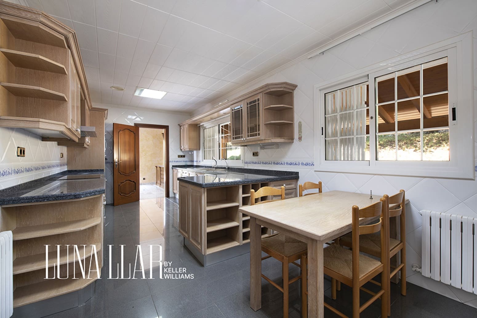 Chalet de 6 habitaciones en Gavà en venta con piscina garaje - 995.000 € (Ref: 9941844)