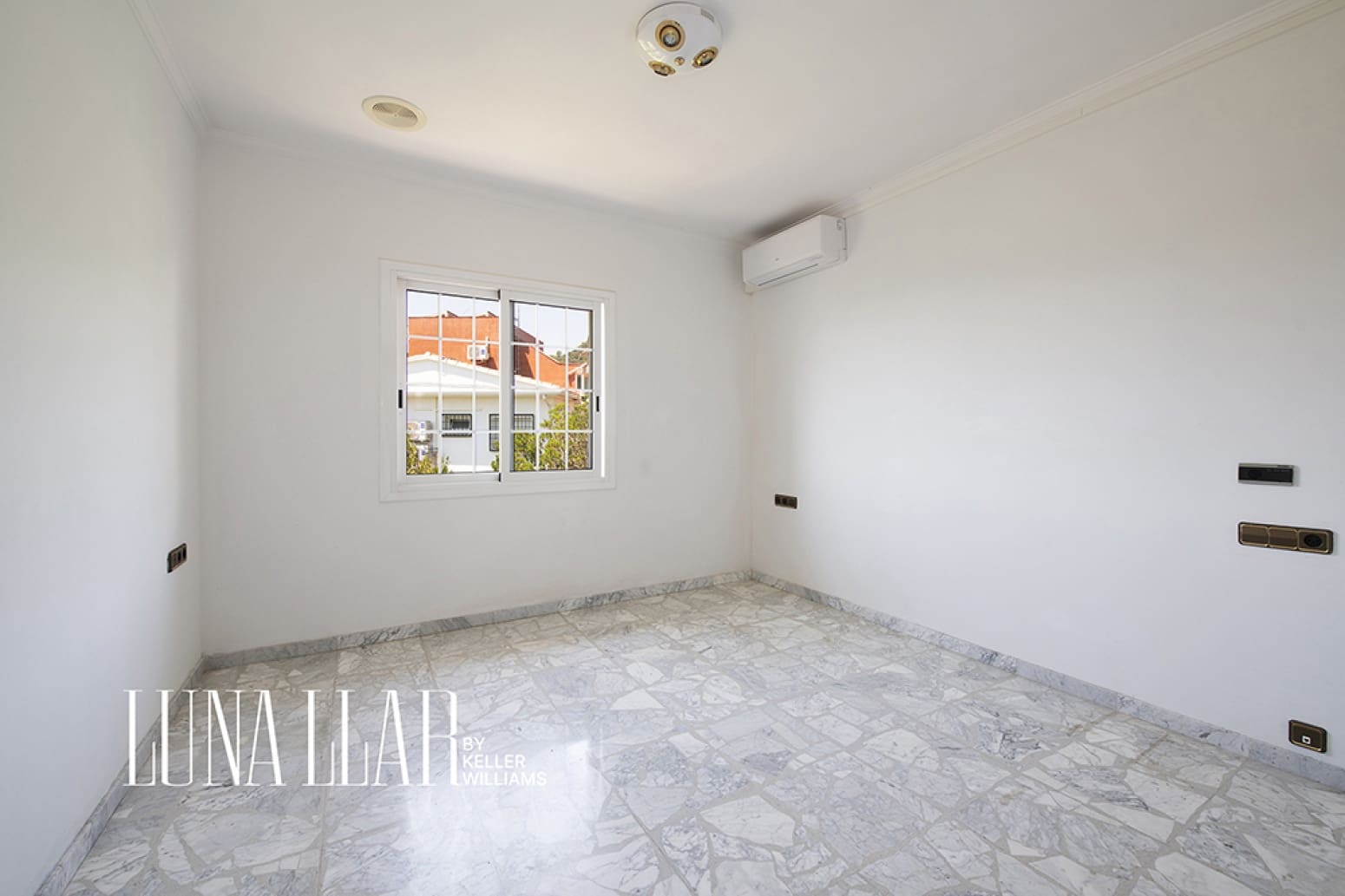 Chalet de 6 habitaciones en Gavà en venta con piscina garaje - 995.000 € (Ref: 9941844)
