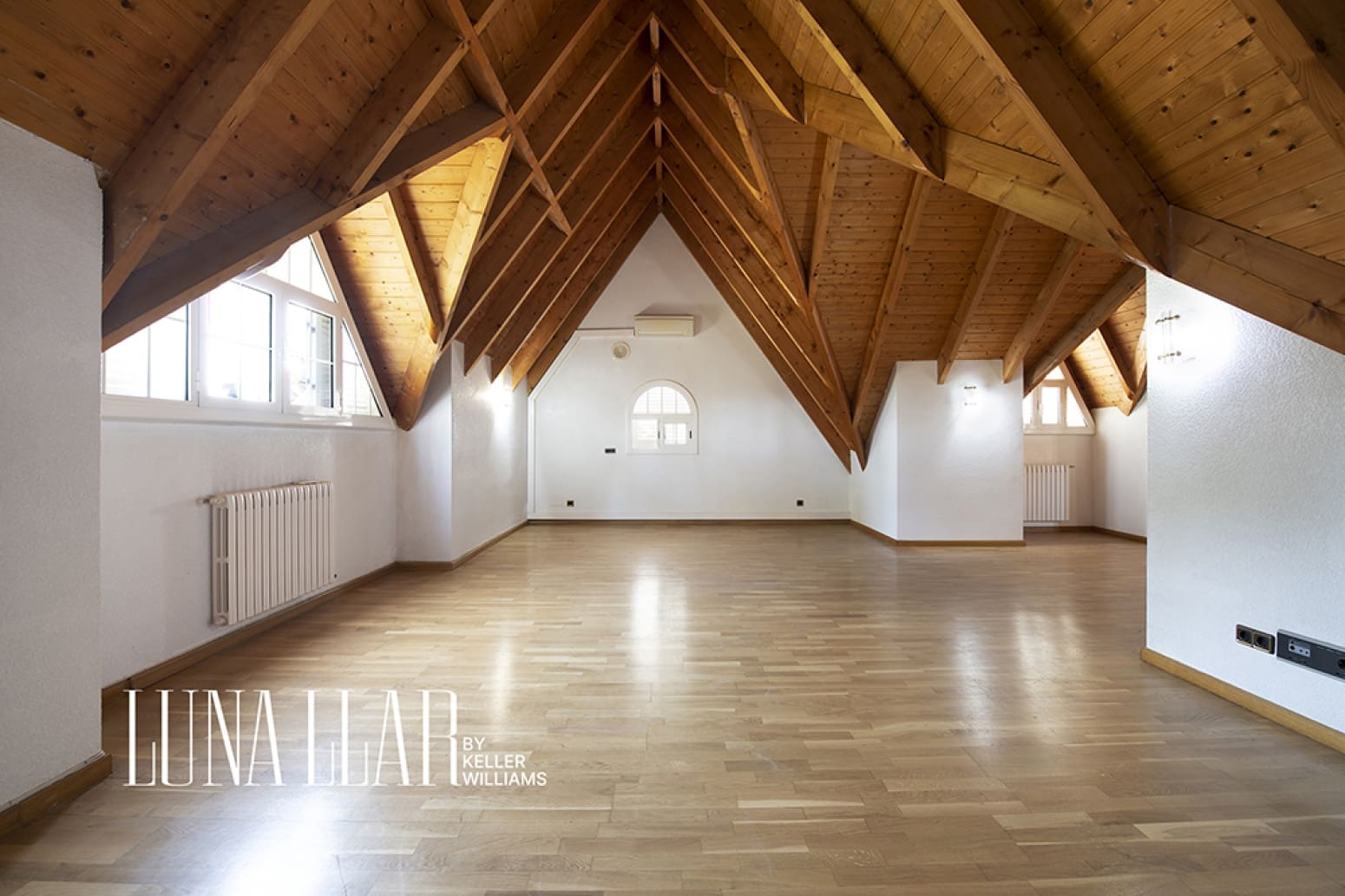 Chalet de 6 habitaciones en Gavà en venta con piscina garaje - 995.000 € (Ref: 9941844)