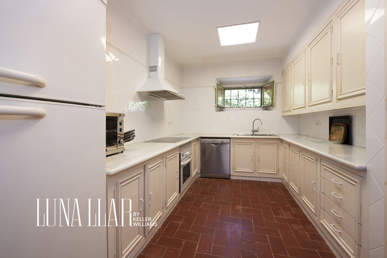 8 bedroom Villa for sale in Pineda de Mar with pool garage - € 3,500,000 (Ref: 9966293)