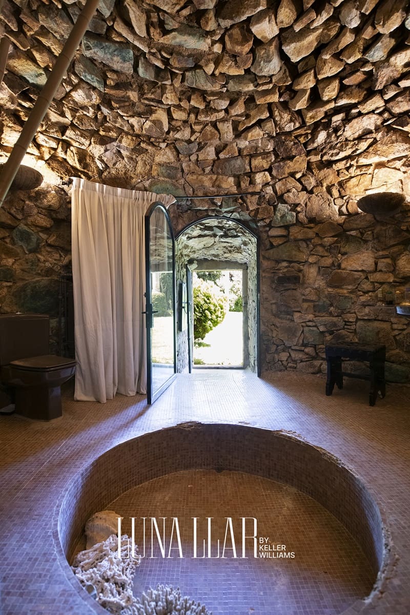8 bedroom Villa for sale in Pineda de Mar with pool garage - € 3,500,000 (Ref: 9966293)