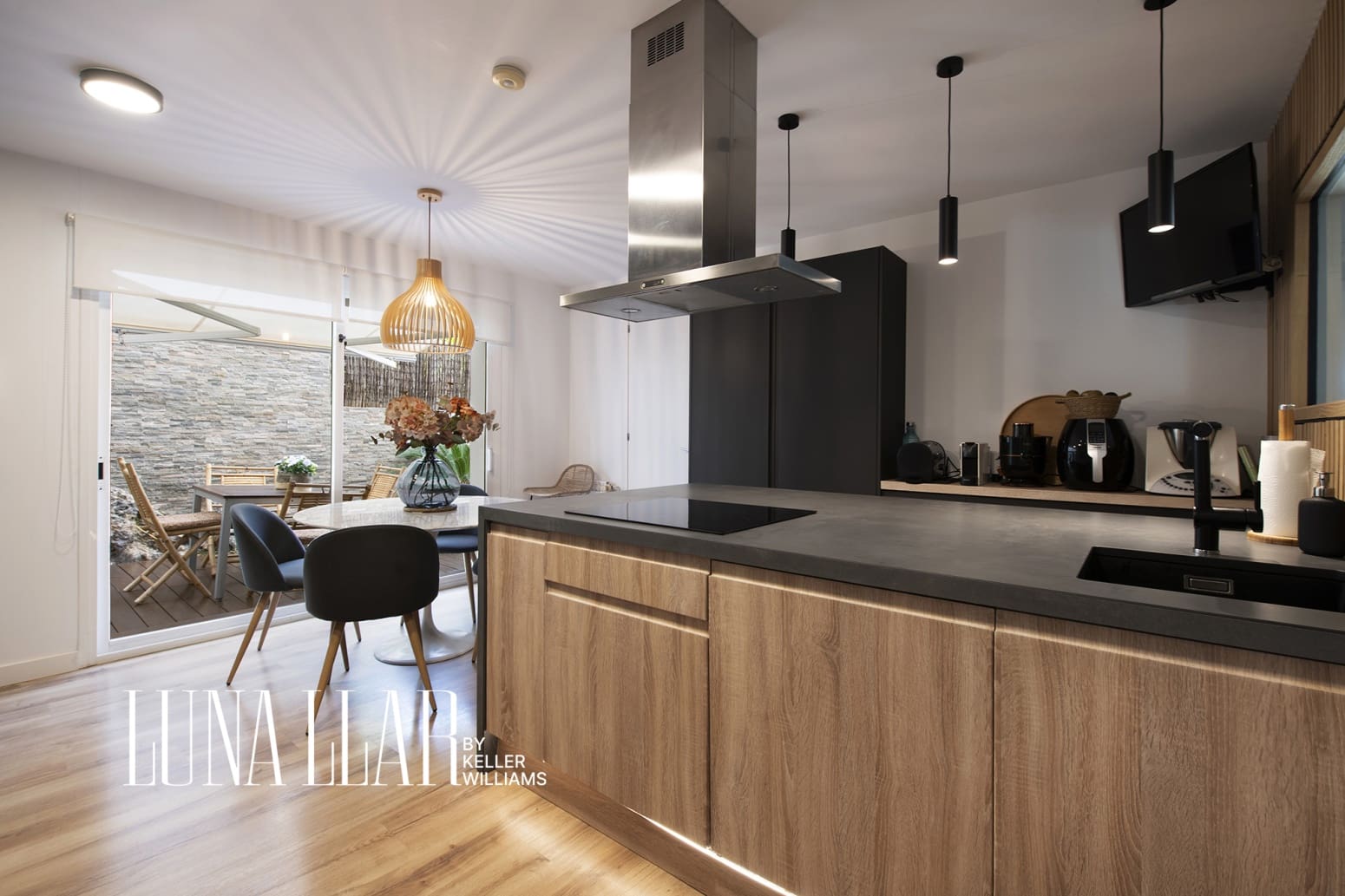 7 soverom Villa til salgs i Castelldefels med garasje - € 1 890 000 (Ref: 9974938)