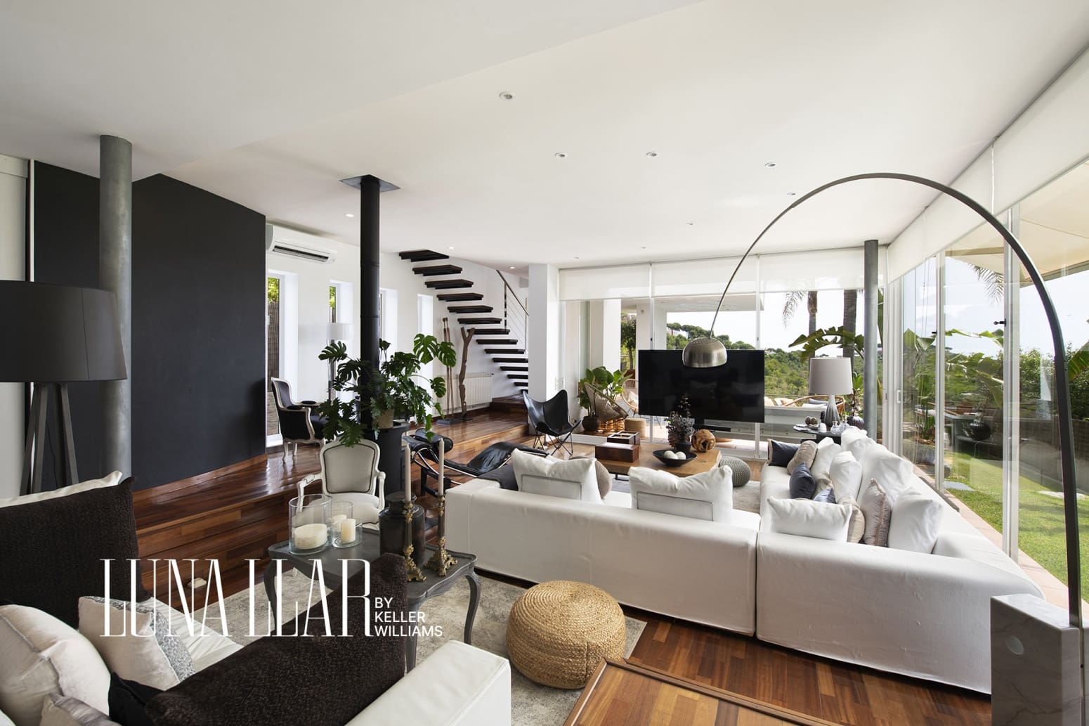 7 soverom Villa til salgs i Castelldefels med garasje - € 1 890 000 (Ref: 9974938)