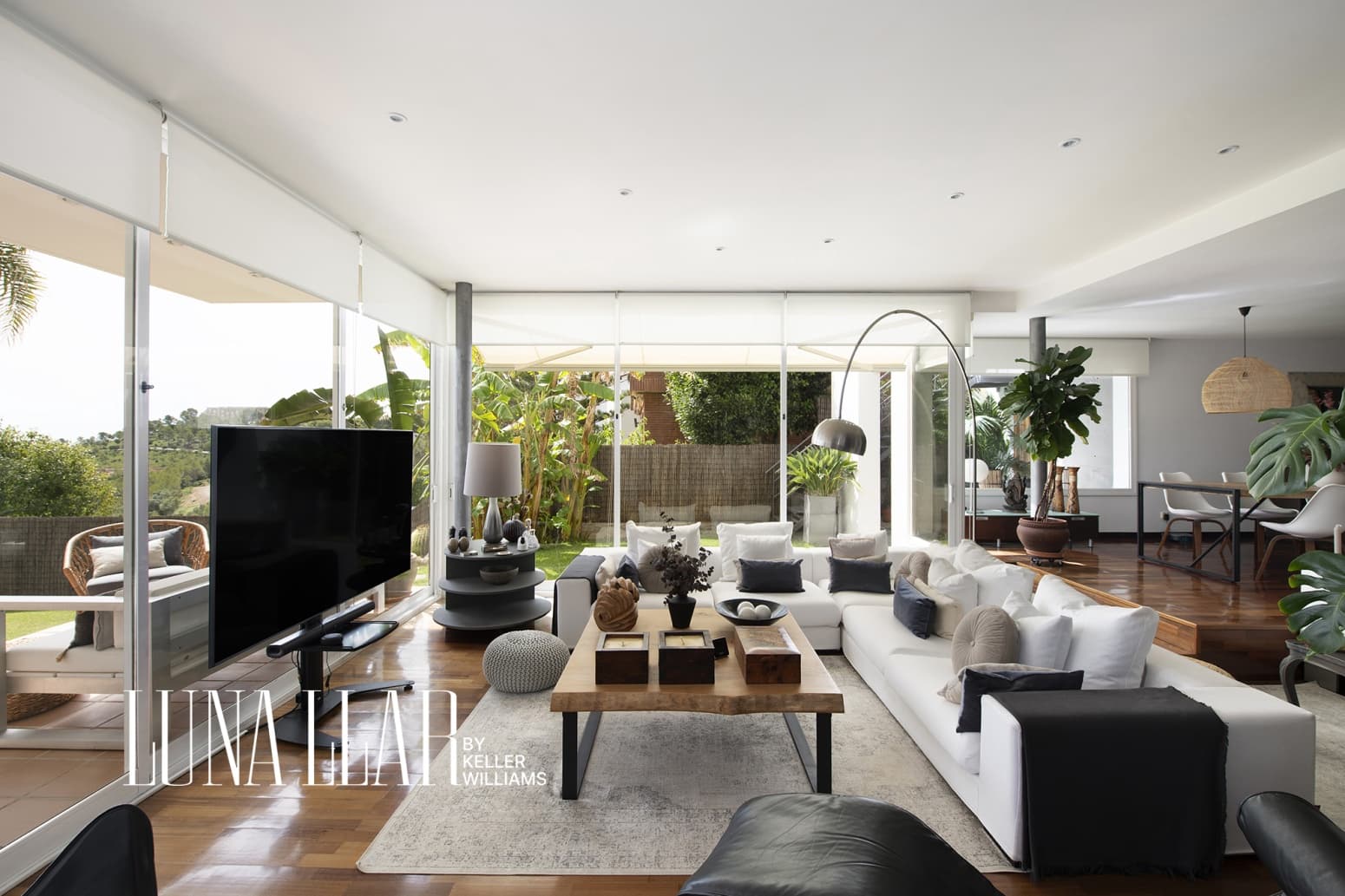 7 soverom Villa til salgs i Castelldefels med garasje - € 1 890 000 (Ref: 9974938)