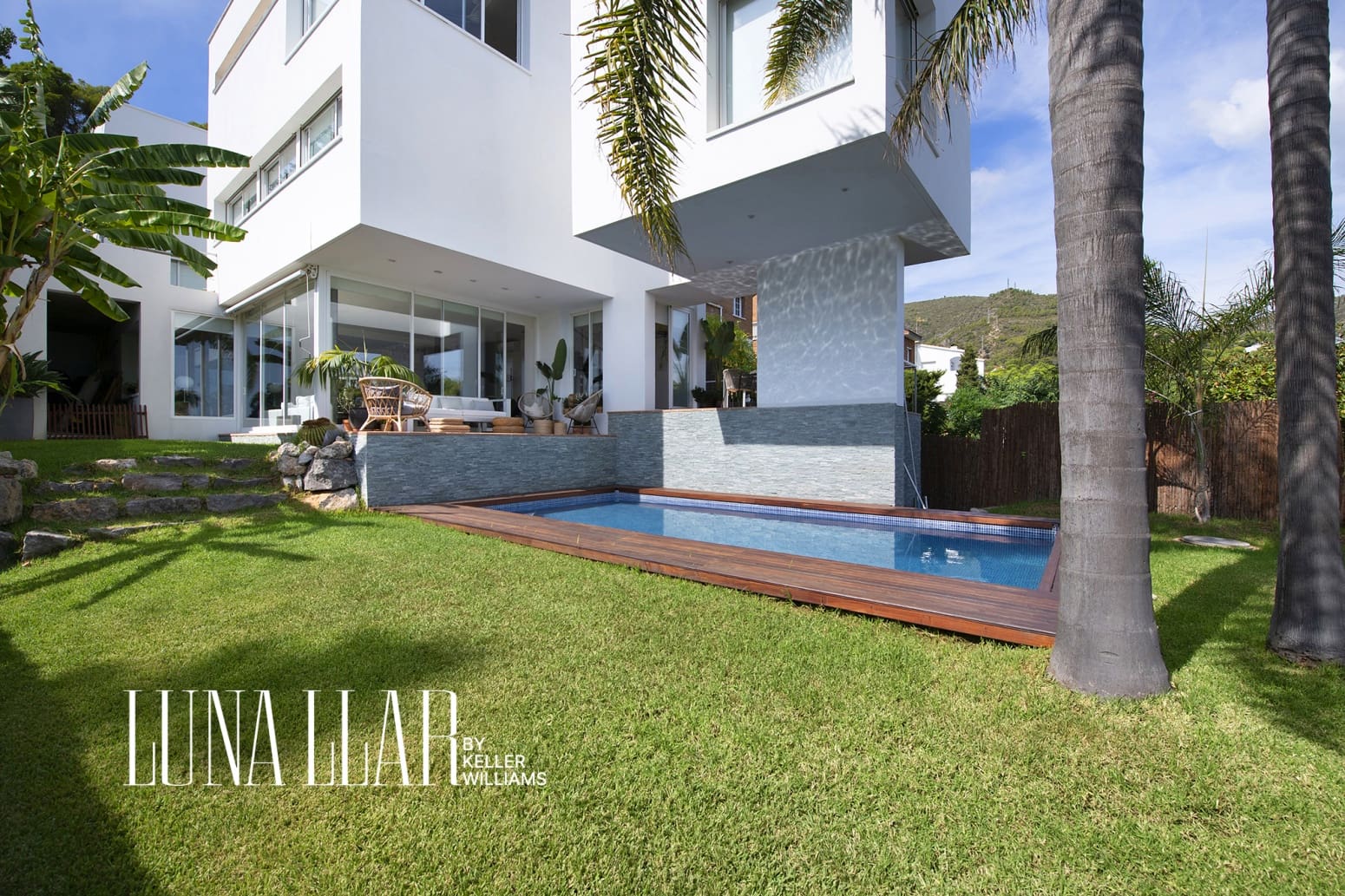 7 soverom Villa til salgs i Castelldefels med garasje - € 1 890 000 (Ref: 9974938)