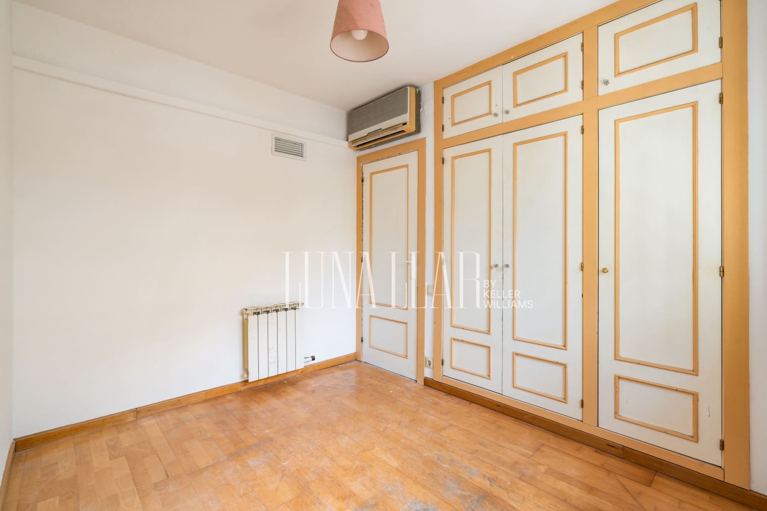 5 sovrum Villa till salu i Castelldefels med garage - 710 000 € (Ref: 9996718)