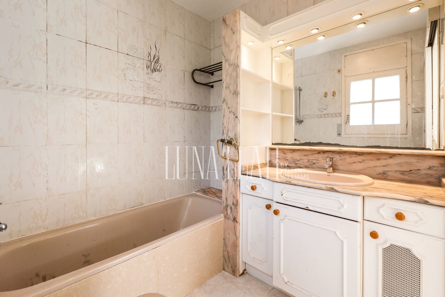 5 sovrum Villa till salu i Castelldefels med garage - 710 000 € (Ref: 9996718)