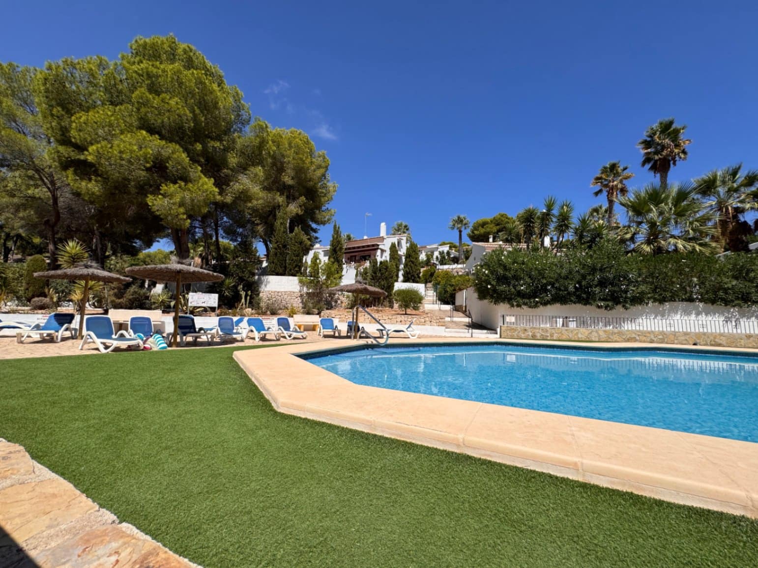 3 makuuhuone Bungalow myytävänä paikassa Moraira mukana uima-altaan 
autotalli - 415 000 € (Ref: 10042450)