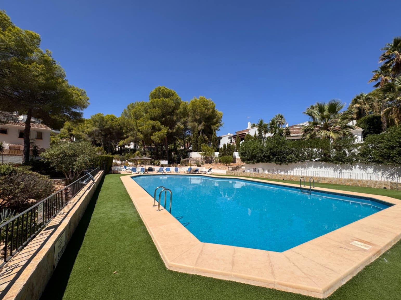 3 makuuhuone Bungalow myytävänä paikassa Moraira mukana uima-altaan 
autotalli - 415 000 € (Ref: 10042450)