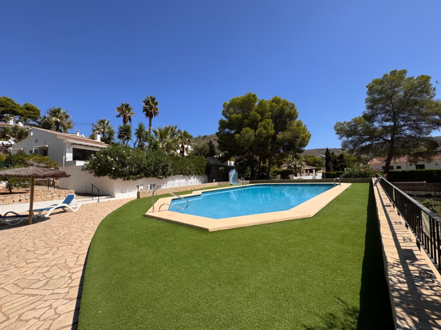 3 makuuhuone Bungalow myytävänä paikassa Moraira mukana uima-altaan 
autotalli - 415 000 € (Ref: 10042450)