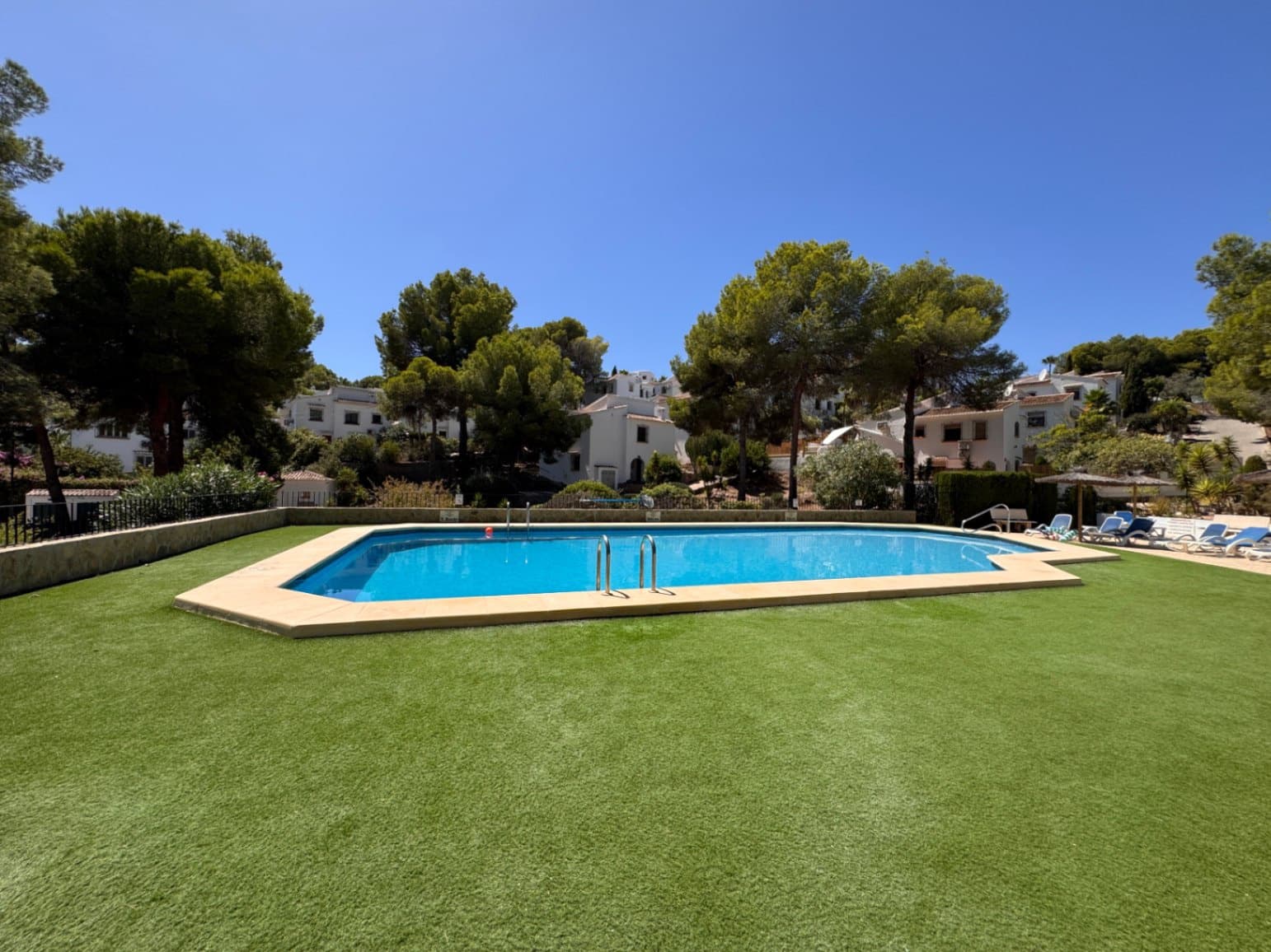 3 makuuhuone Bungalow myytävänä paikassa Moraira mukana uima-altaan 
autotalli - 415 000 € (Ref: 10042450)