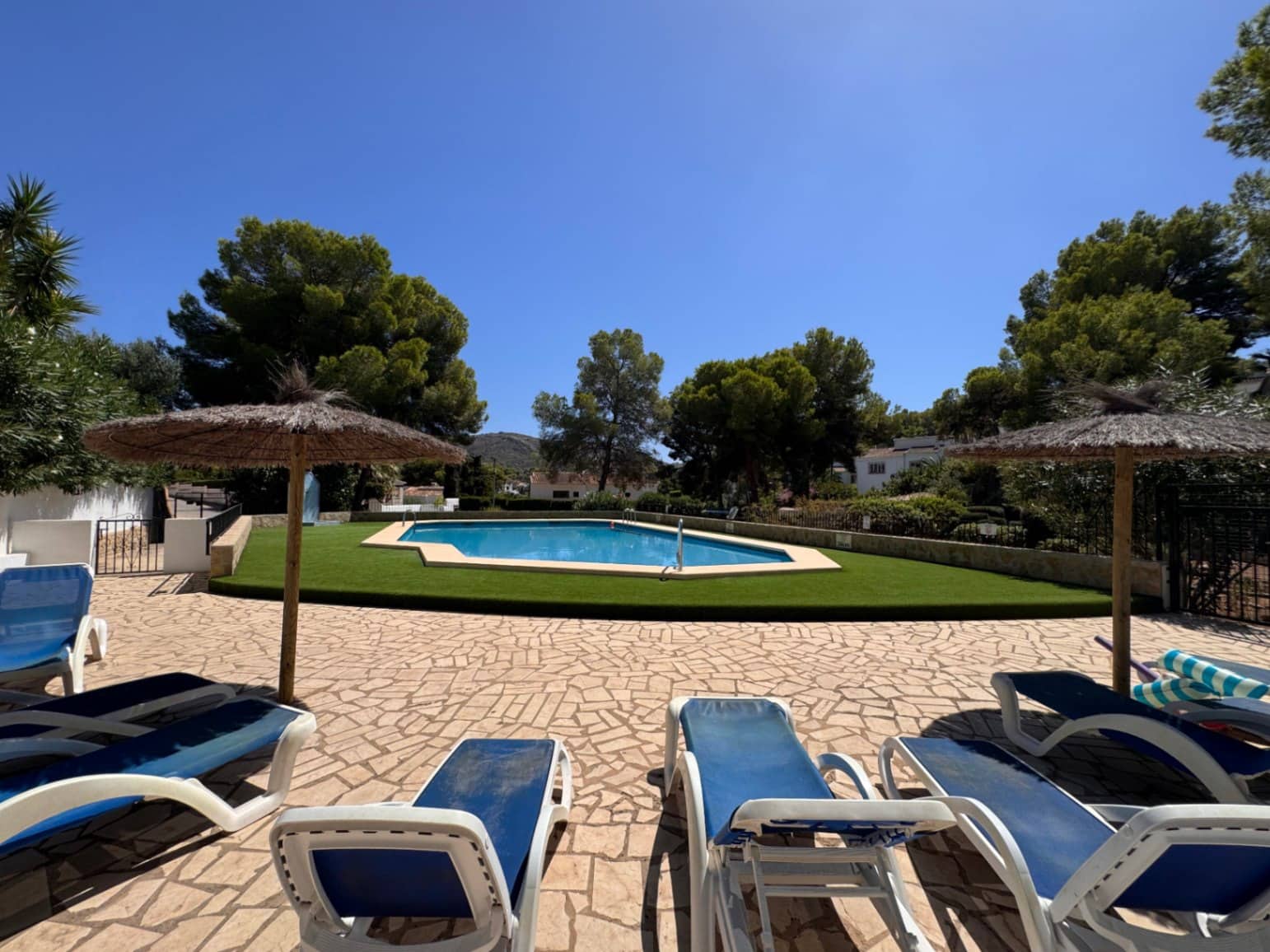 3 makuuhuone Bungalow myytävänä paikassa Moraira mukana uima-altaan 
autotalli - 415 000 € (Ref: 10042450)