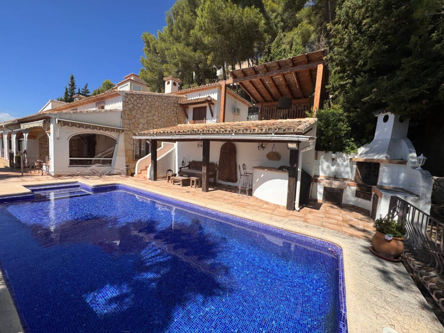 4 soveværelse Villa til salg i Montemar med swimmingpool garage - € 780.000 (Ref: 10111200)