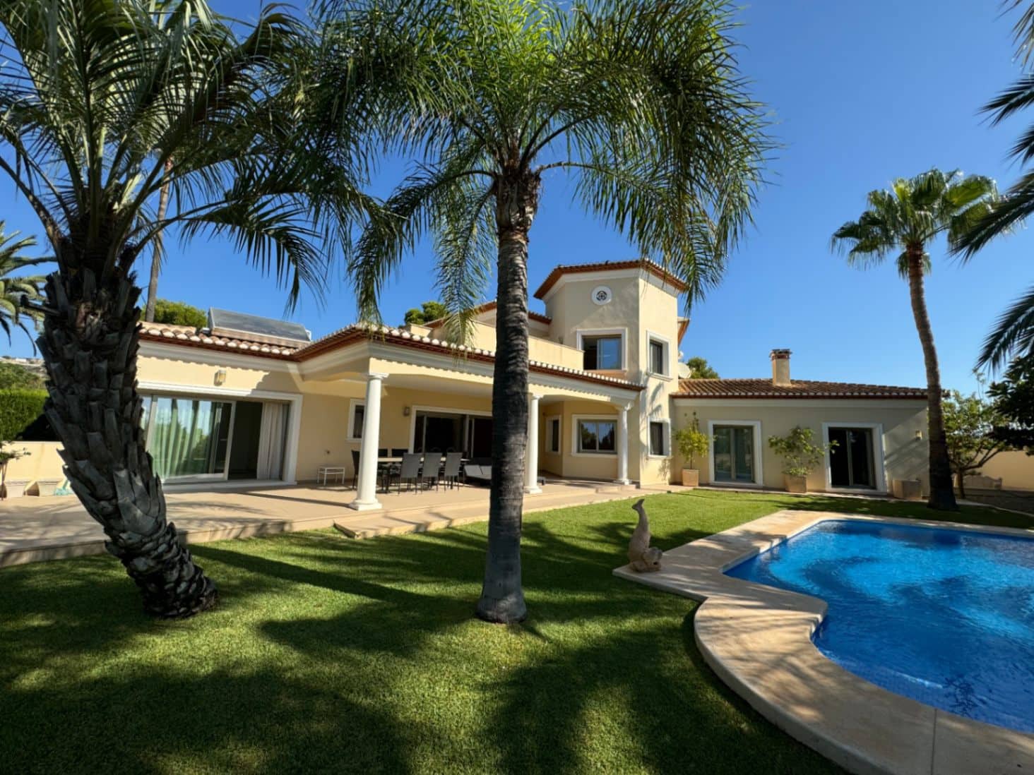 4 bedroom Villa for sale in Benissa with pool garage - € 1,350,000 (Ref: 4416640)