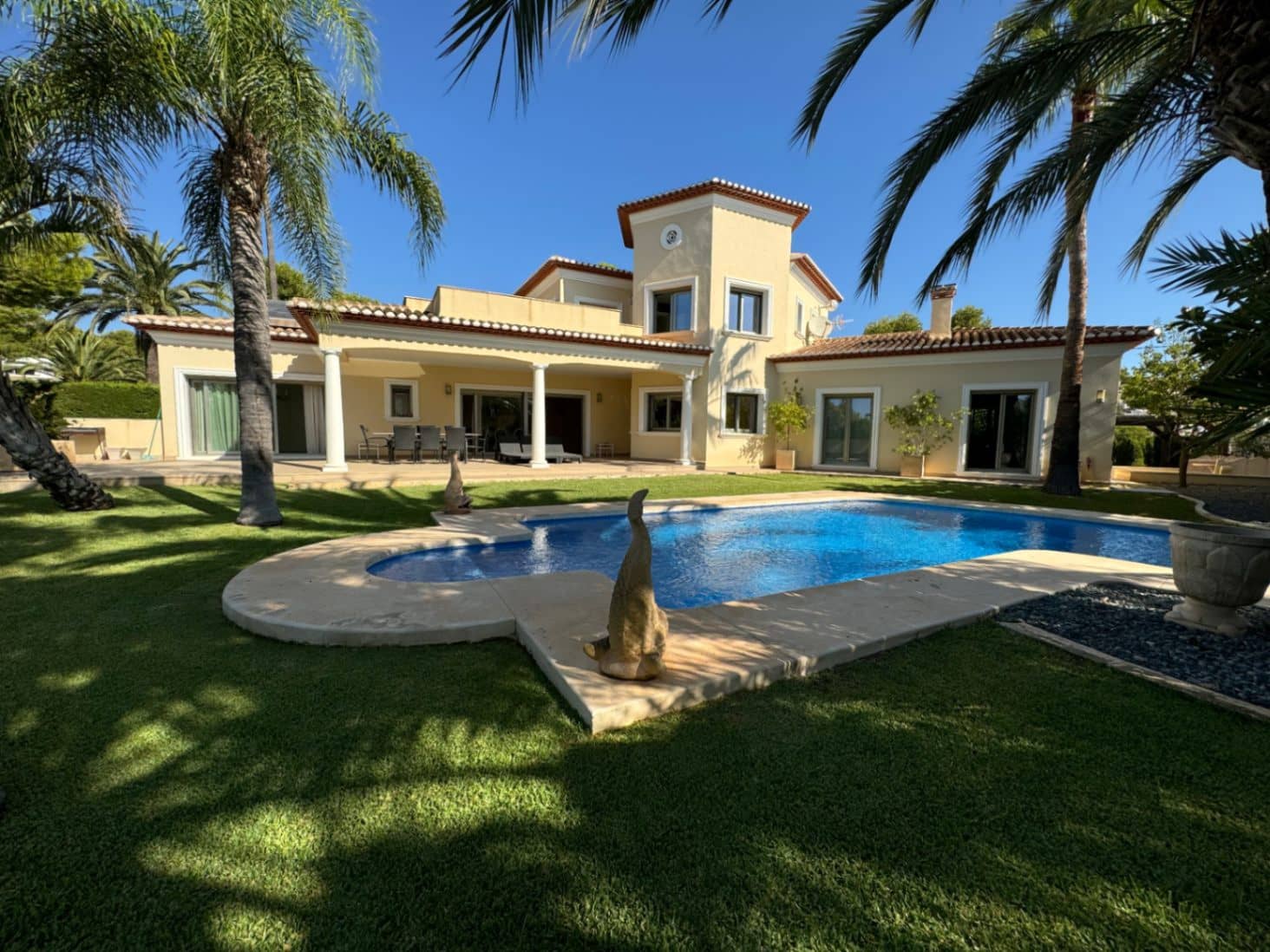 4 bedroom Villa for sale in Benissa with pool garage - € 1,350,000 (Ref: 4416640)